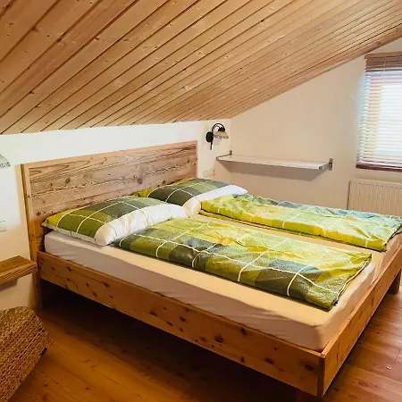 Uriges Alpen-apartment Stefan Juen 아파트